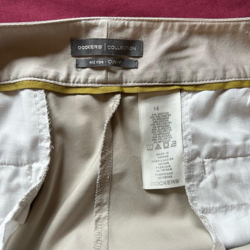 Dockers Collection Mid Rise Curvy capris - Picture 2 of 6